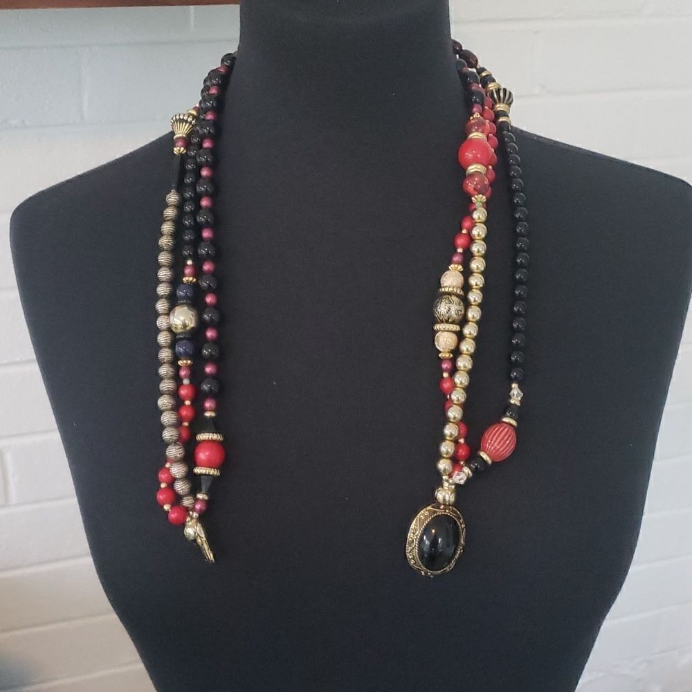 ‎Vintage Beaded Necklace